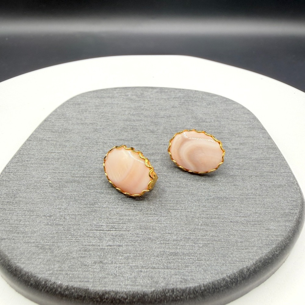 Pink Shell Cabochon Clip On Earrings Gold Tone Oval Scalloped Statement Jewelry